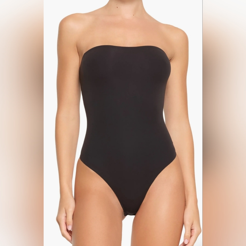SKIMS!! Elegant Smooth Lounge  Strapless Thong Bodysuit- In Obsidan Black